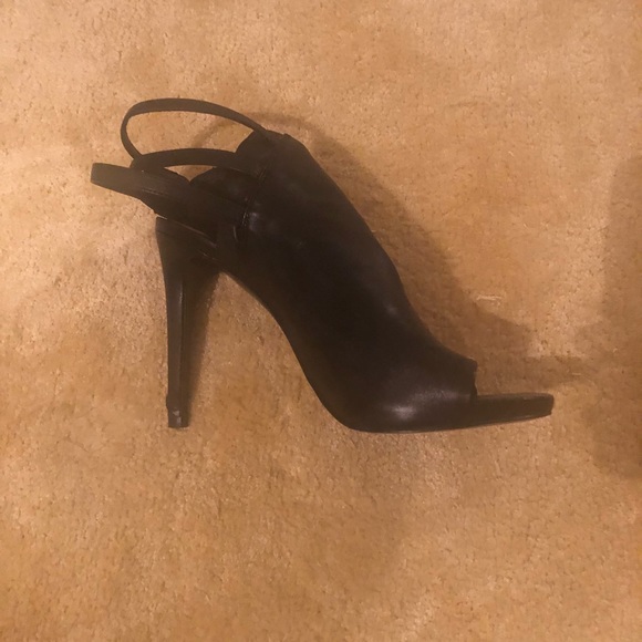 Vince Camuto Peep Toe Heel - Picture 3 of 7
